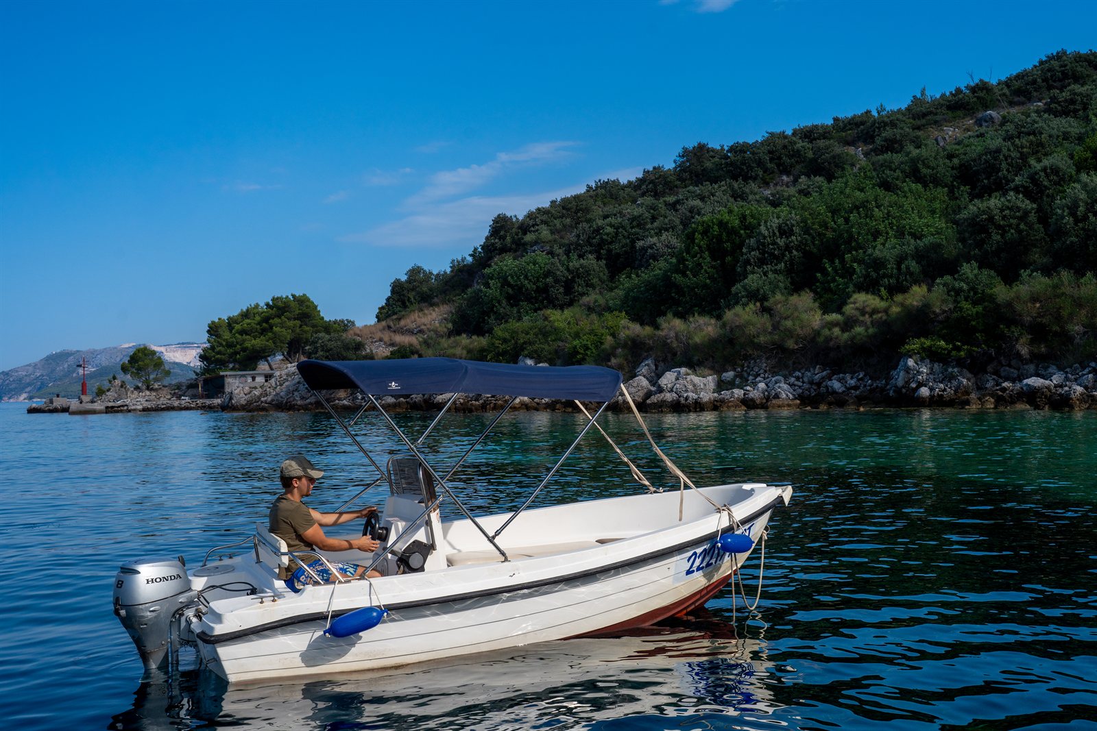 REF 490 Open in a sheltered cove