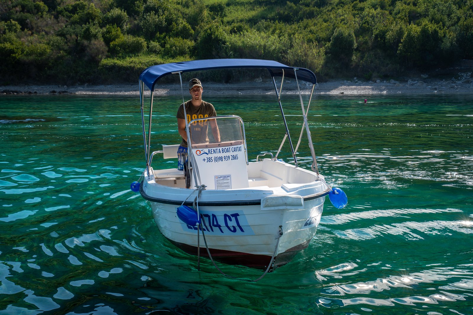 REF 490 Open coming in over clear water