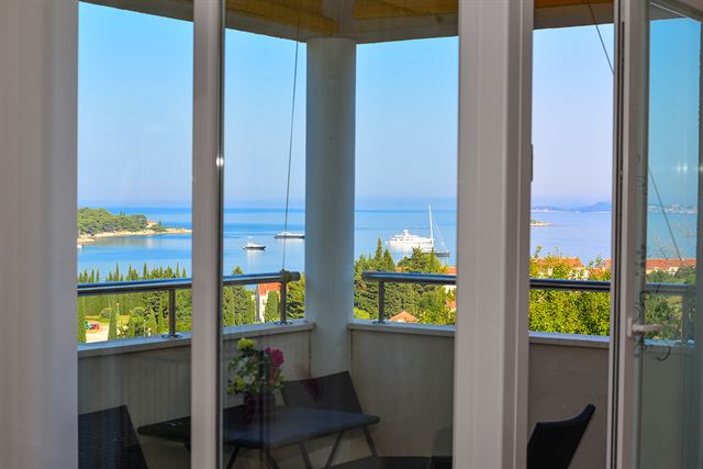 Balcony with an open view over Cavtat bay